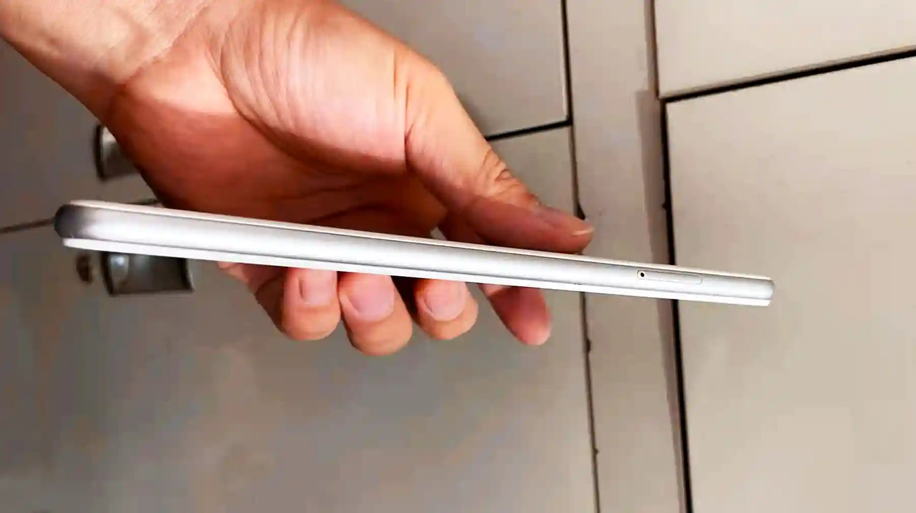 大屏幕加三明治式机身，这台国产联想手机，游戏体验像平板电脑