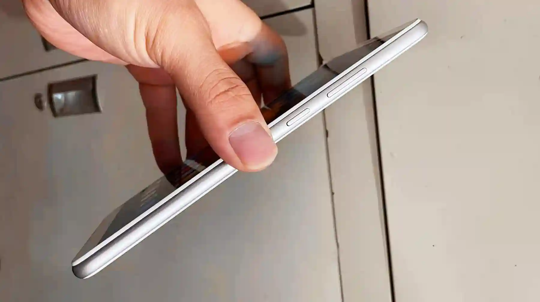 大屏幕加三明治式机身，这台国产联想手机，游戏体验像平板电脑