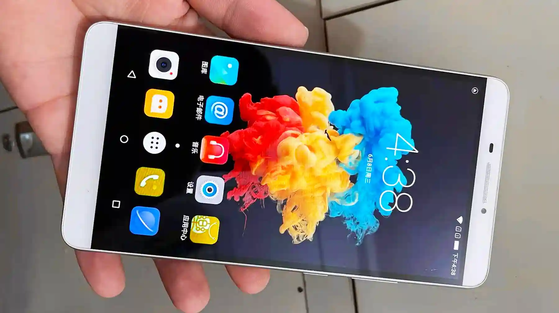 大屏幕加三明治式机身，这台国产联想手机，游戏体验像平板电脑