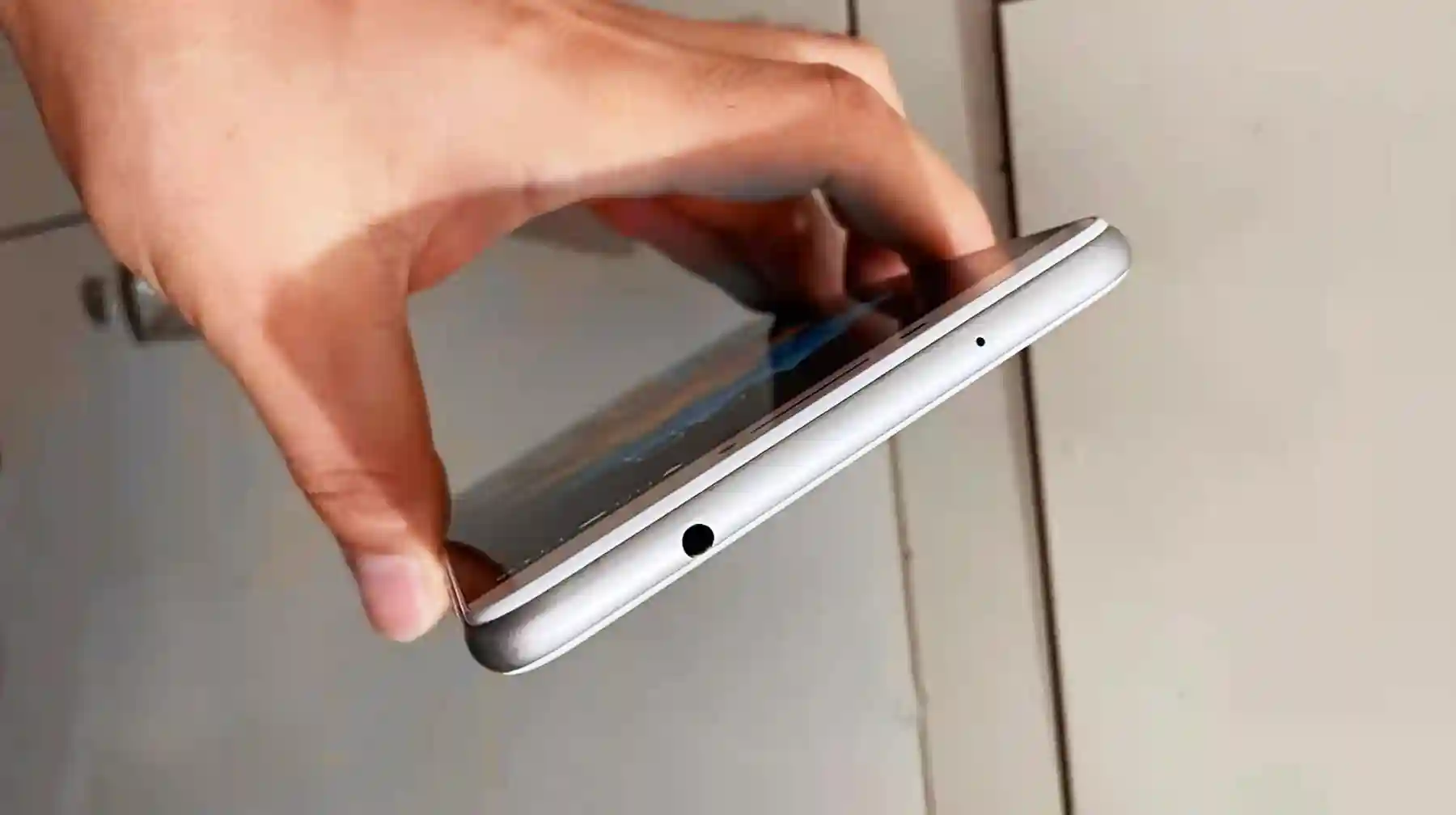 大屏幕加三明治式机身，这台国产联想手机，游戏体验像平板电脑